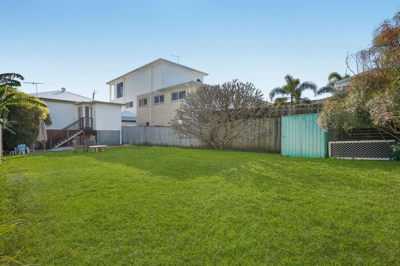 Photo - 90 Oxley Avenue, Woody Point QLD 4019 - Image 14