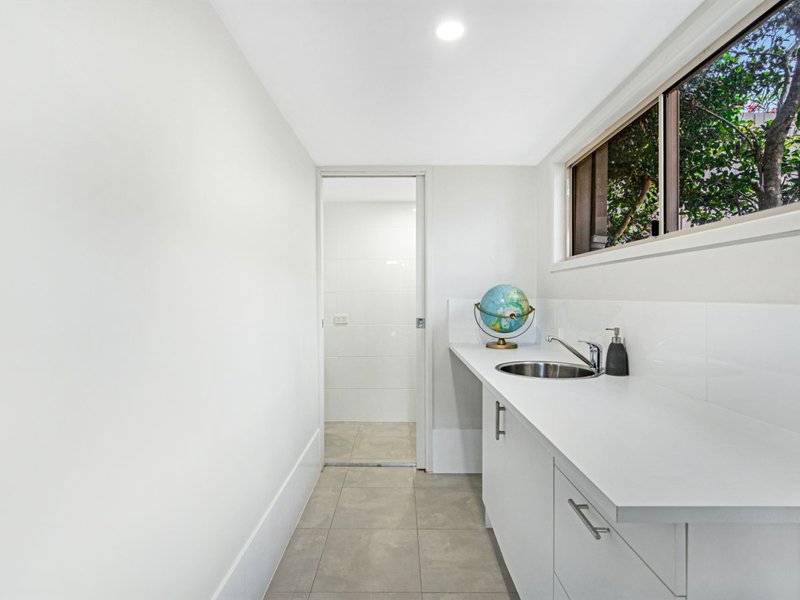 Photo - 90 Pappas Way, Carrara QLD 4211 - Image 18