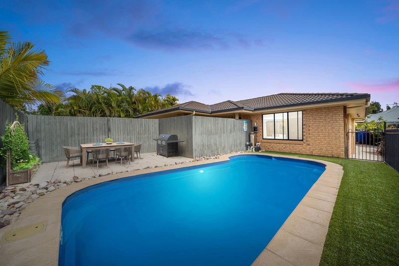 Photo - 90 Pine River Drive, Murrumba Downs QLD 4503 - Image 2