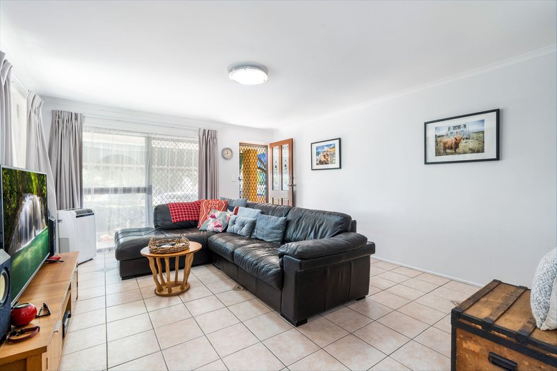 Photo - 90 Pine Street, Wynnum QLD 4178 - Image 3