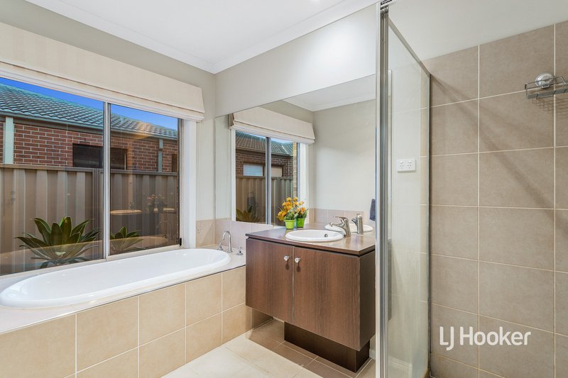 Photo - 90 Rowland Drive, Point Cook VIC 3030 - Image 17