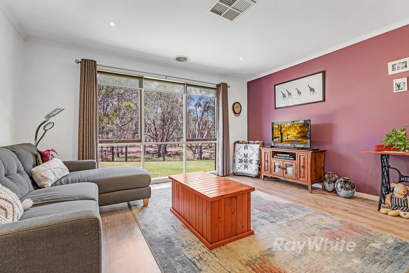 Photo - 90 Rutley Crescent, Echuca VIC 3564 - Image 9