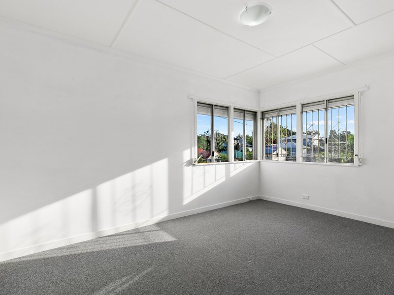 Photo - 90 Sapphire Street, Holland Park QLD 4121 - Image 5