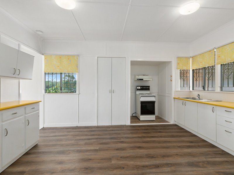 Photo - 90 Sapphire Street, Holland Park QLD 4121 - Image 7