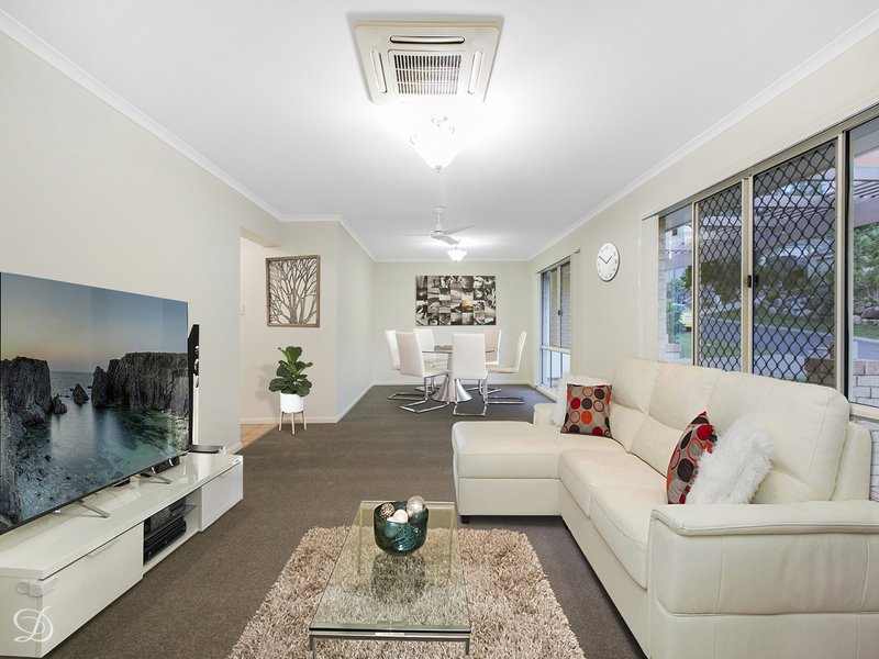 Photo - 90 Selkirk Crescent, Upper Kedron QLD 4055 - Image 3