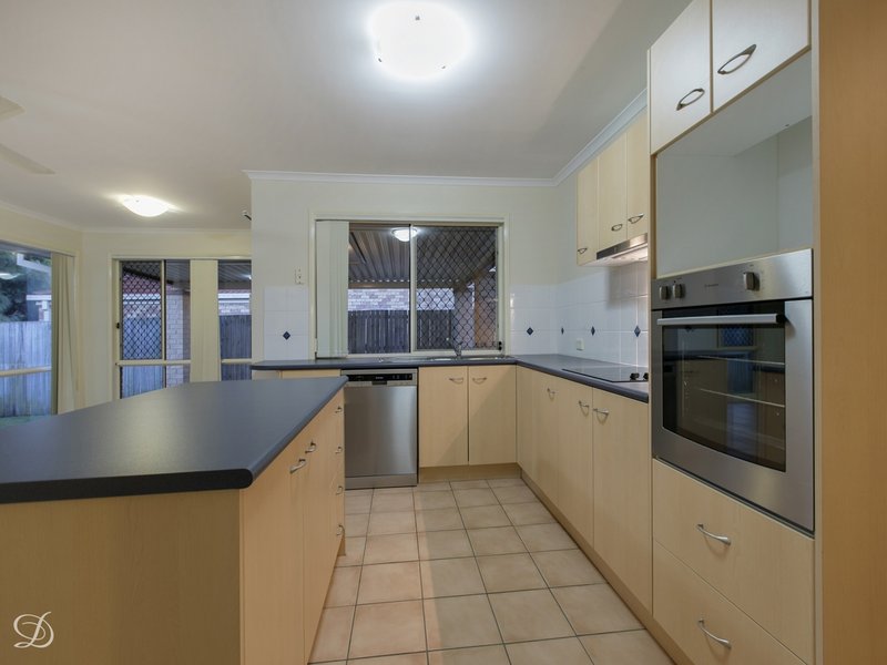 Photo - 90 Selkirk Crescent, Upper Kedron QLD 4055 - Image 4