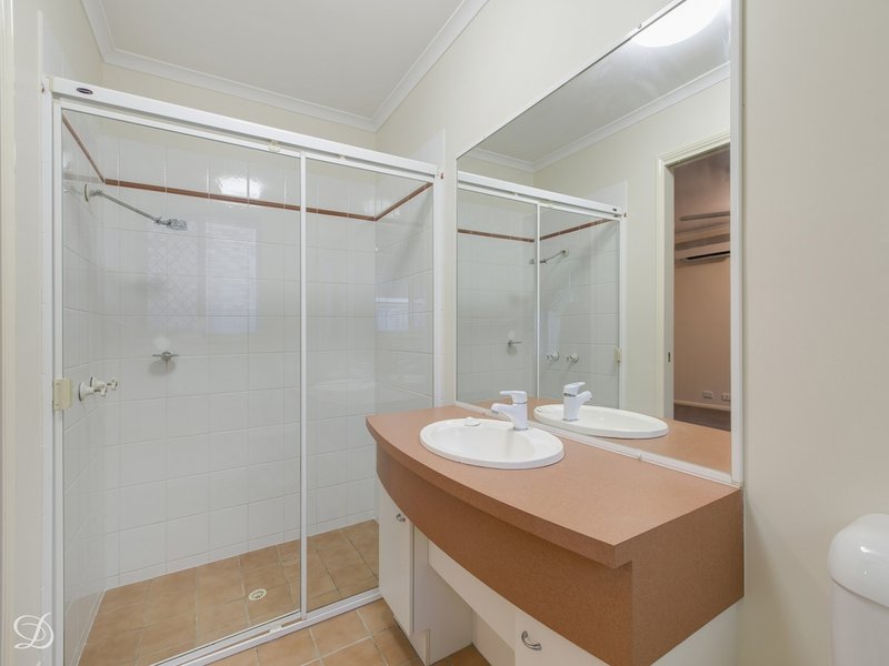 Photo - 90 Selkirk Crescent, Upper Kedron QLD 4055 - Image 8