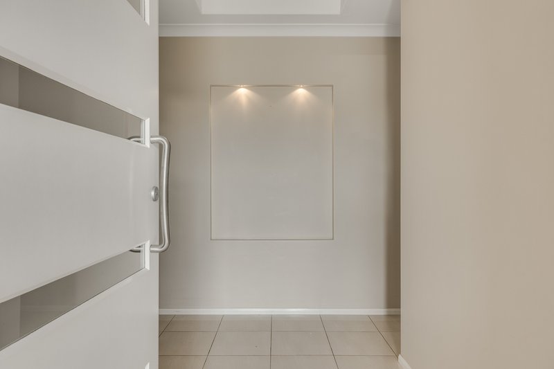 Photo - 90 Spring Street, Middle Ridge QLD 4350 - Image 2
