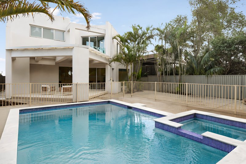 Photo - 90 Stuart Street, Blakehurst NSW 2221 - Image 2