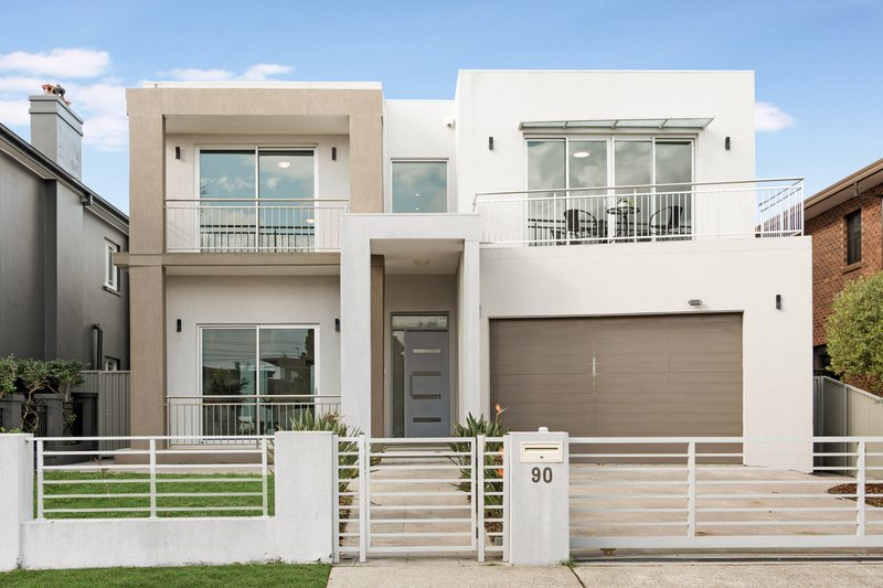Photo - 90 Stuart Street, Blakehurst NSW 2221 - Image 4