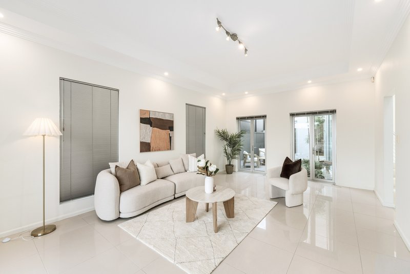 Photo - 90 Stuart Street, Blakehurst NSW 2221 - Image 10