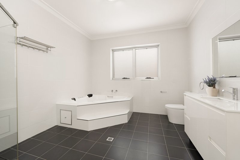Photo - 90 Stuart Street, Blakehurst NSW 2221 - Image 16