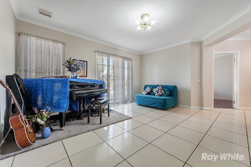 Photo - 90 Tenterfield Drive, Burnside Heights VIC 3023 - Image 8