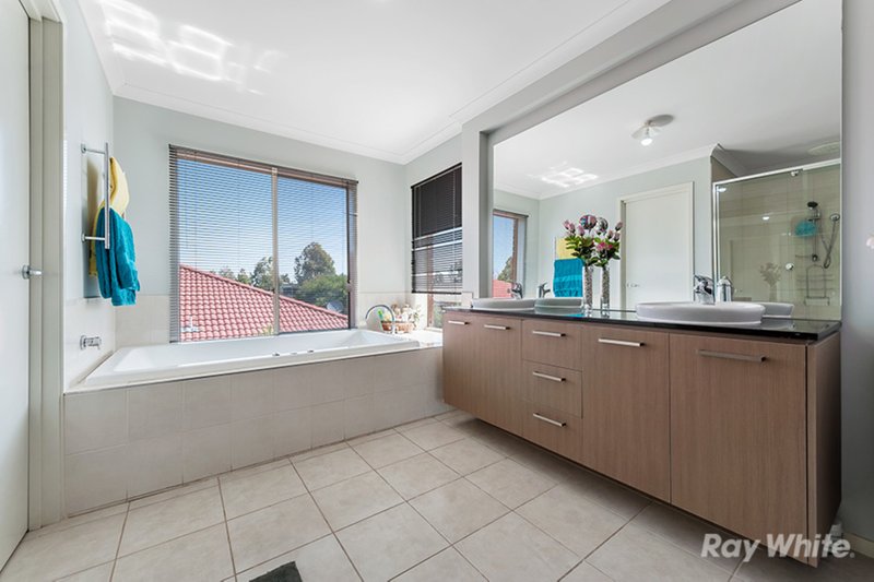 Photo - 90 Tenterfield Drive, Burnside Heights VIC 3023 - Image 12