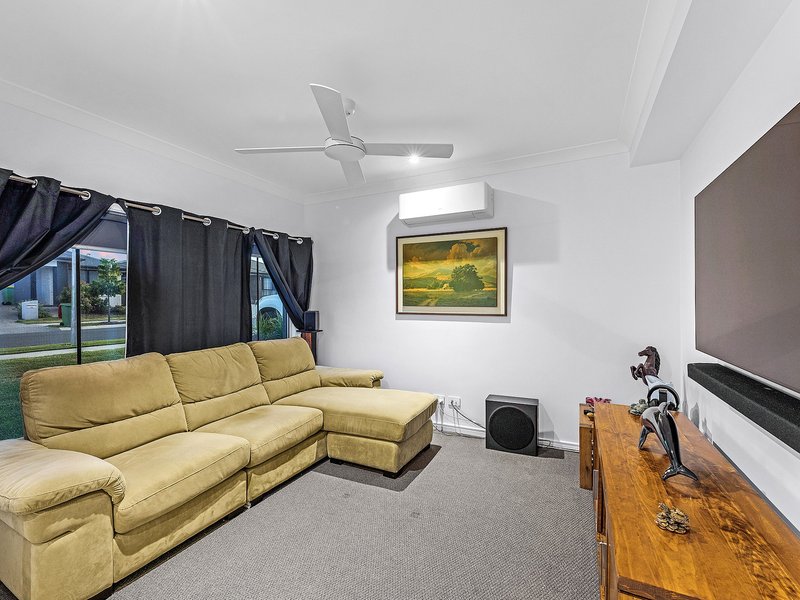 Photo - 90 Watheroo Street, South Ripley QLD 4306 - Image 8