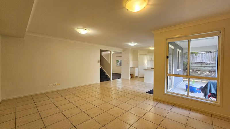 Photo - 90 Woodlands Boulevard, Waterford QLD 4133 - Image 5