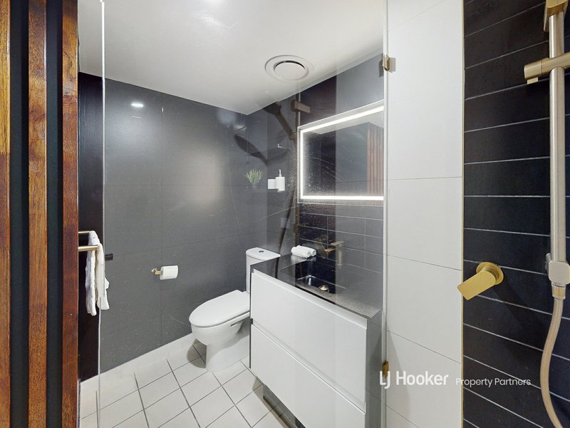 Photo - 901/108 Albert Street, Brisbane City QLD 4000 - Image 3