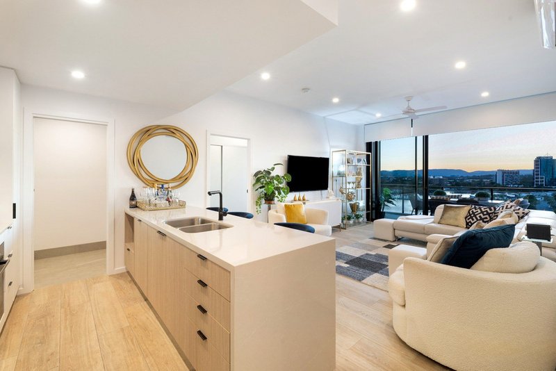 Photo - 901/256 Stanhill Drive, Surfers Paradise QLD 4217 - Image 4