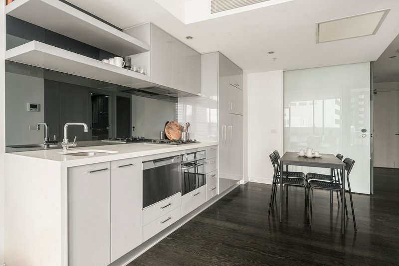 Photo - 901/338 Kings Way, South Melbourne VIC 3205 - Image 4