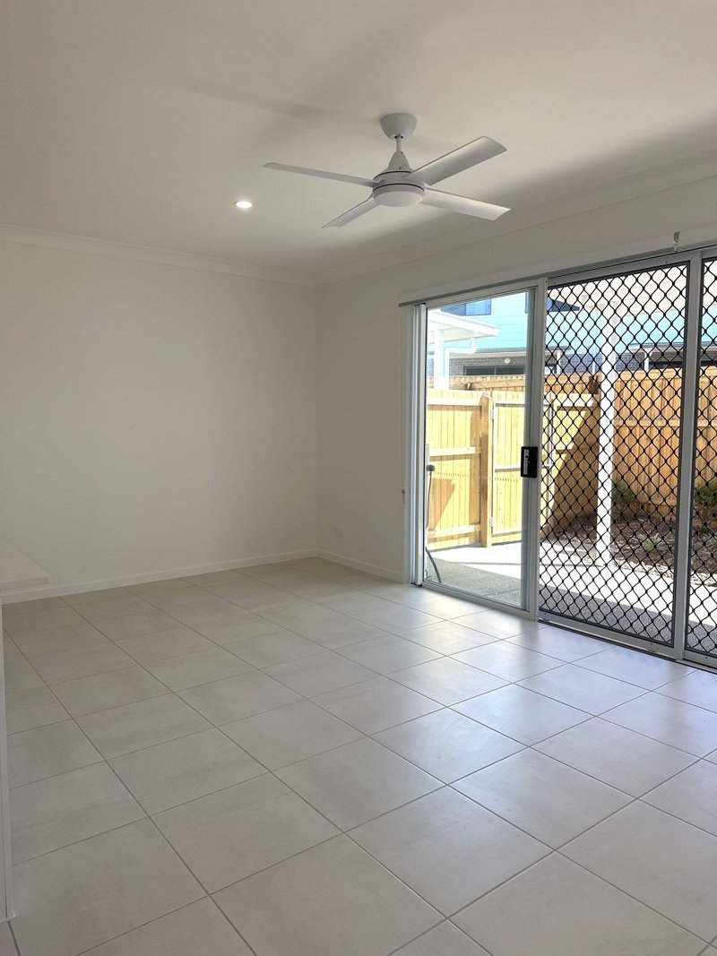 Photo - 90/2 Waler Close, Mango Hill QLD 4509 - Image 3