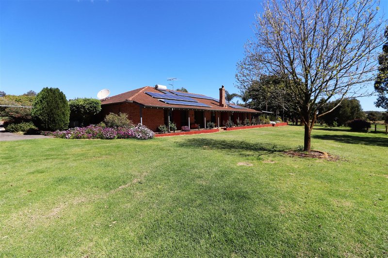 Photo - 902 Wandena Road, Lower Chittering WA 6084 - Image 6