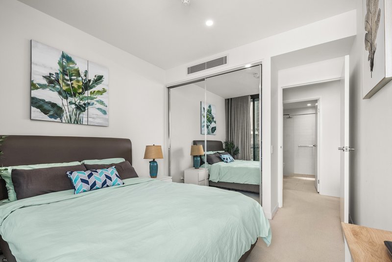 Photo - 902/12 Philip Avenue, Broadbeach QLD 4218 - Image 8