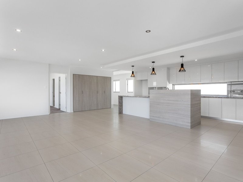 Photo - 902/4 Anderston Street, Scarborough QLD 4020 - Image 2