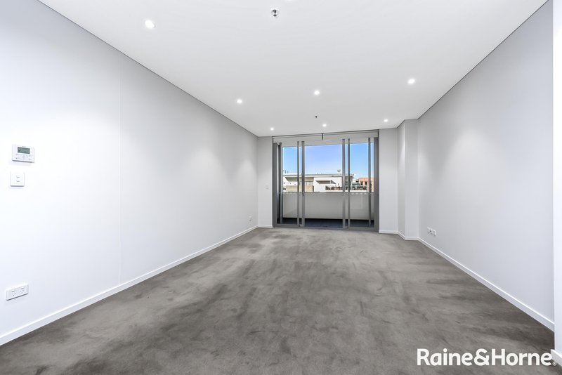 Photo - 902B/8 Bourke Street, Mascot NSW 2020 - Image 6