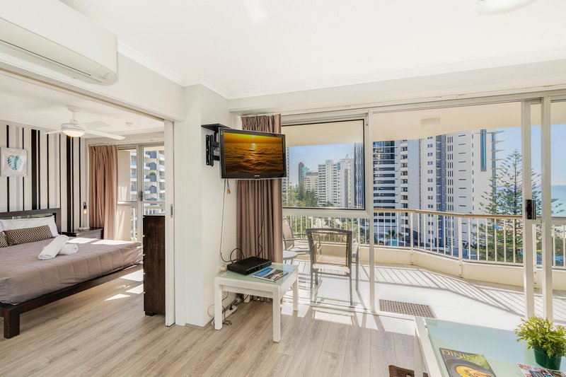 Photo - 903/10 Vista Street, Surfers Paradise QLD 4217 - Image 5