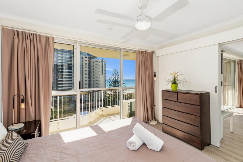 Photo - 903/10 Vista Street, Surfers Paradise QLD 4217 - Image 6