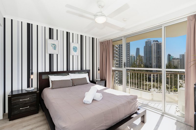 Photo - 903/10 Vista Street, Surfers Paradise QLD 4217 - Image 7