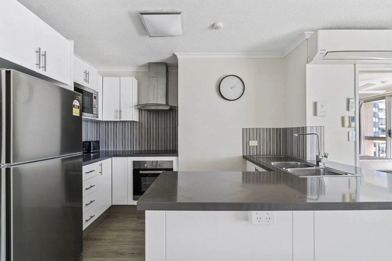 Photo - 903/10 Vista Street, Surfers Paradise QLD 4217 - Image 5