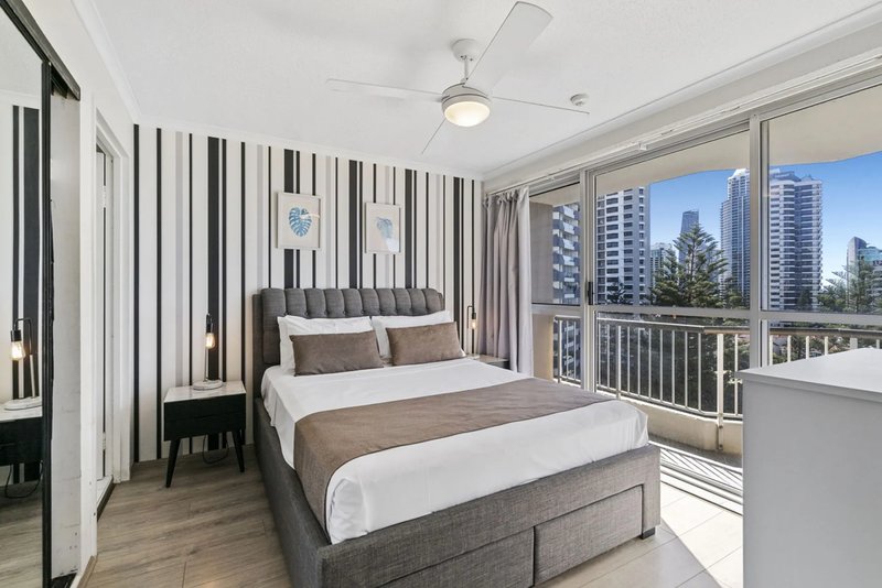 Photo - 903/10 Vista Street, Surfers Paradise QLD 4217 - Image 6
