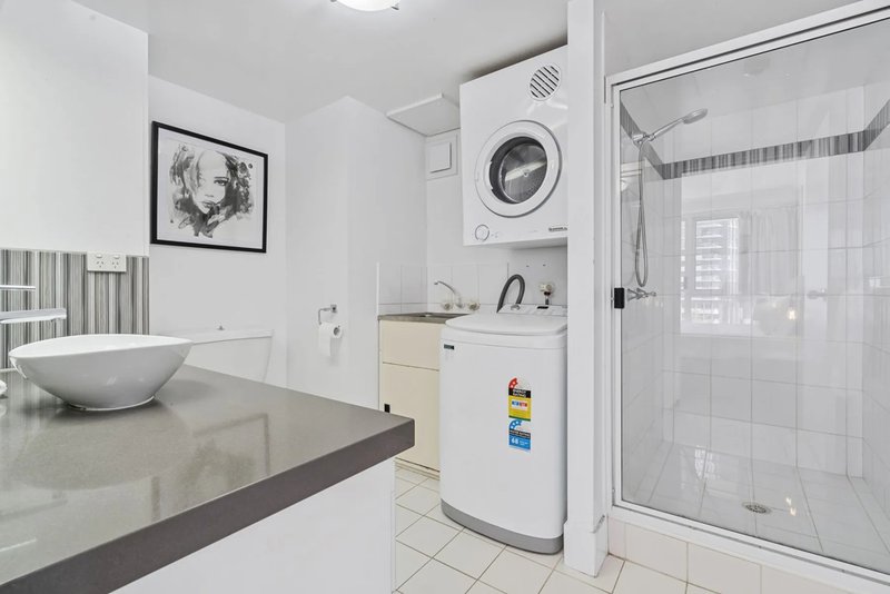 Photo - 903/10 Vista Street, Surfers Paradise QLD 4217 - Image 8