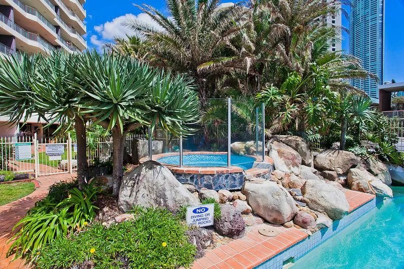 Photo - 903/10 Vista Street, Surfers Paradise QLD 4217 - Image 10