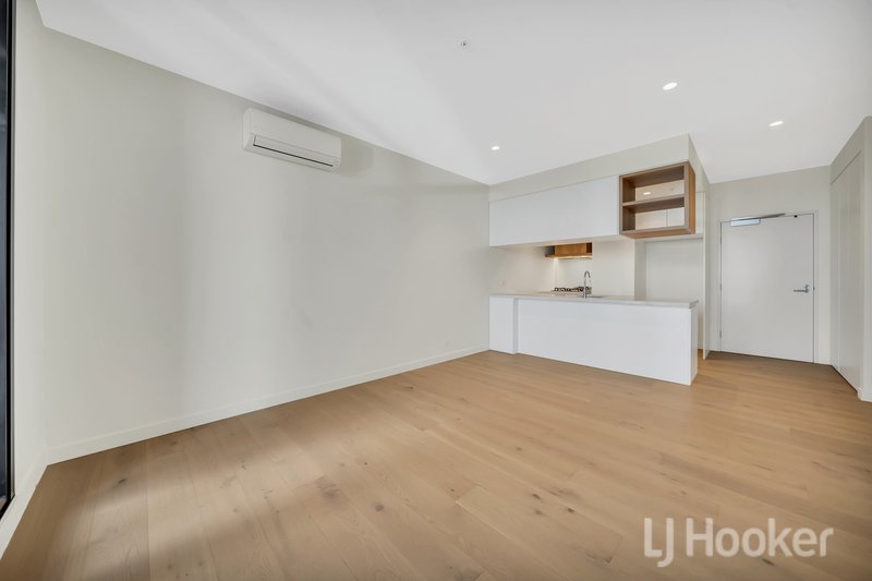 Photo - 903/253-273 Normanby Road, South Melbourne VIC 3205 - Image 2