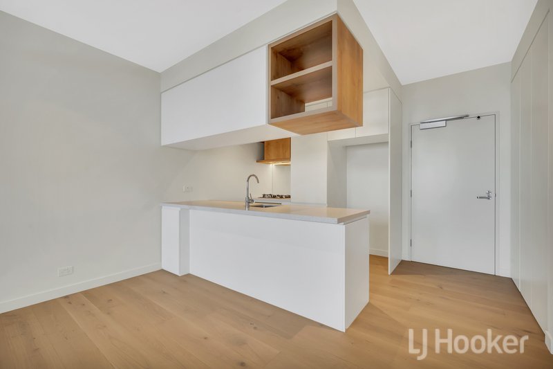 Photo - 903/253-273 Normanby Road, South Melbourne VIC 3205 - Image 4