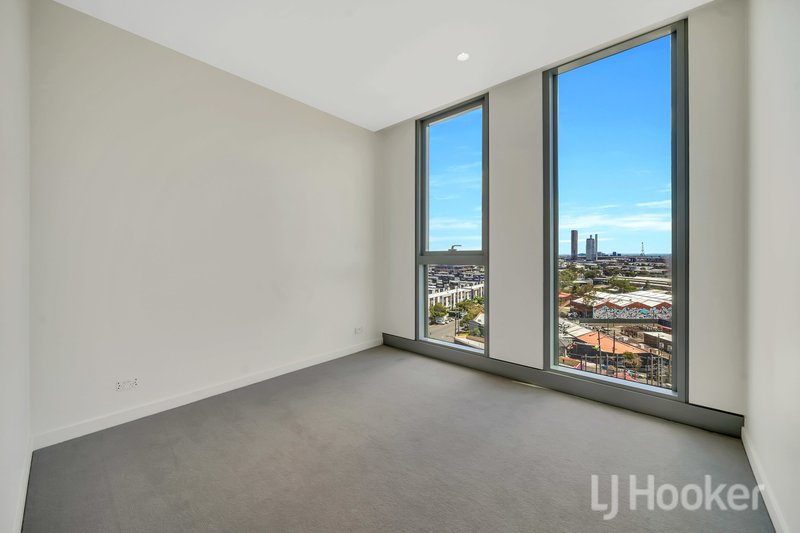 Photo - 903/253-273 Normanby Road, South Melbourne VIC 3205 - Image 5