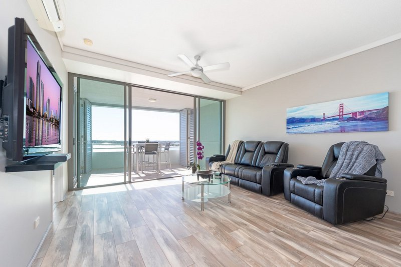 Photo - 903/360 Marine Parade, Labrador QLD 4215 - Image 2