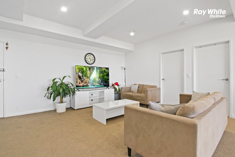 Photo - 903/5 Second Avenue, Blacktown NSW 2148 - Image 4