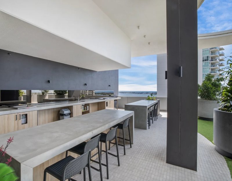 Photo - 904/139 Scarborough Street, Southport QLD 4215 - Image 7