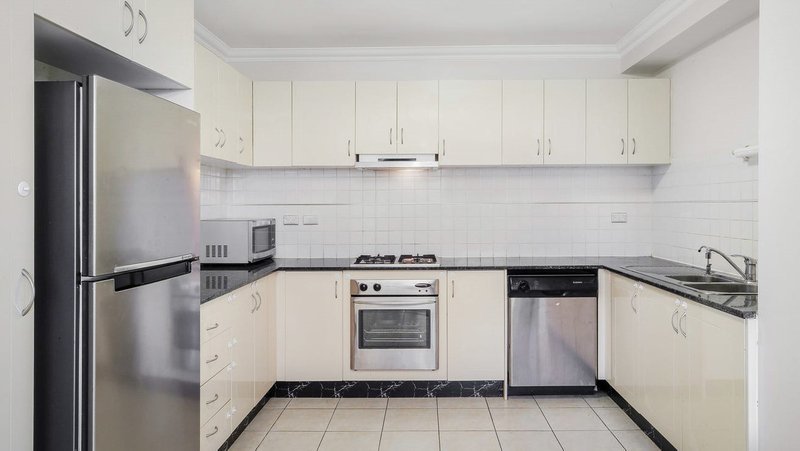 Photo - 904/91A Bridge Road, Westmead NSW 2145 - Image 5