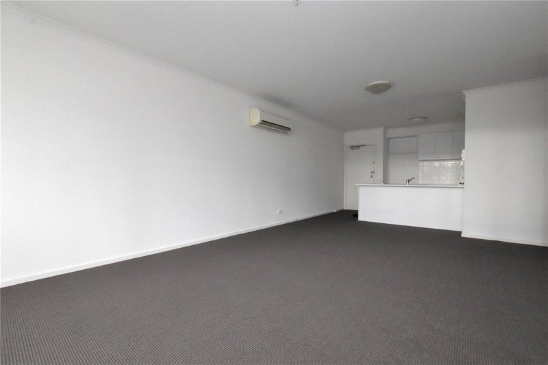 Photo - 905/148 Wells Street, South Melbourne VIC 3205 - Image 2