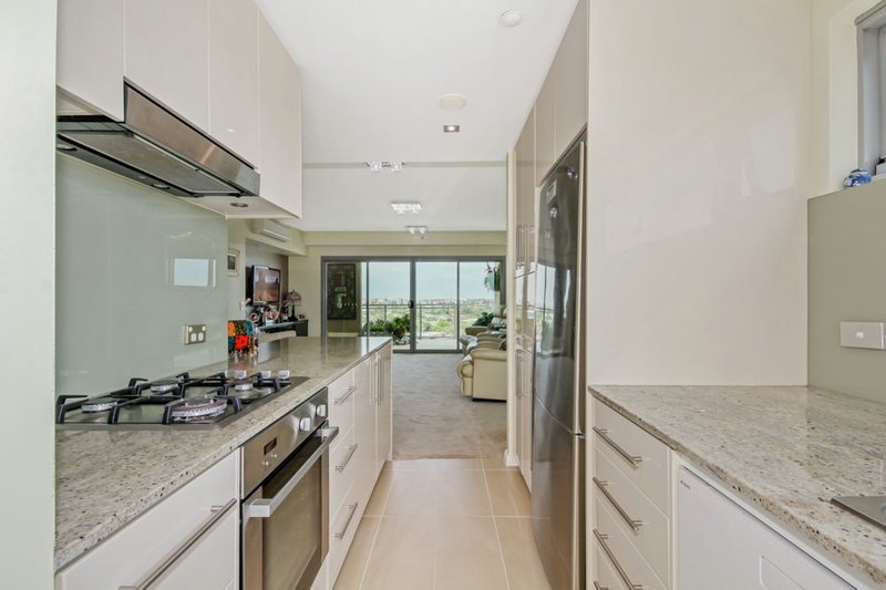 Photo - 905/185 Redcliffe Parade, Redcliffe QLD 4020 - Image 3