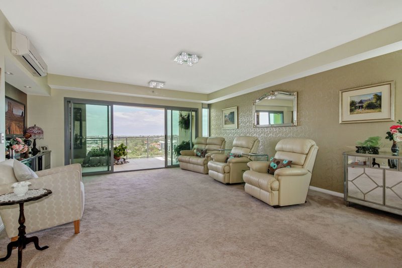 Photo - 905/185 Redcliffe Parade, Redcliffe QLD 4020 - Image 5