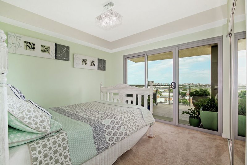 Photo - 905/185 Redcliffe Parade, Redcliffe QLD 4020 - Image 8