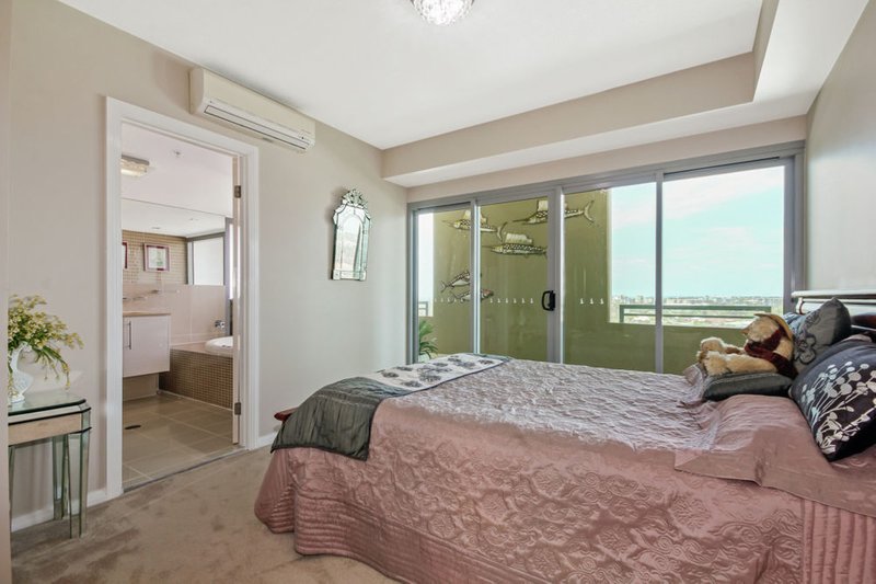 Photo - 905/185 Redcliffe Parade, Redcliffe QLD 4020 - Image 9