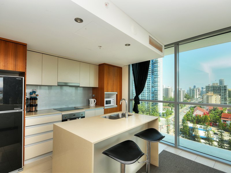 Photo - 905/3018 Surfers Paradise Boulevard, Surfers Paradise QLD 4217 - Image 3