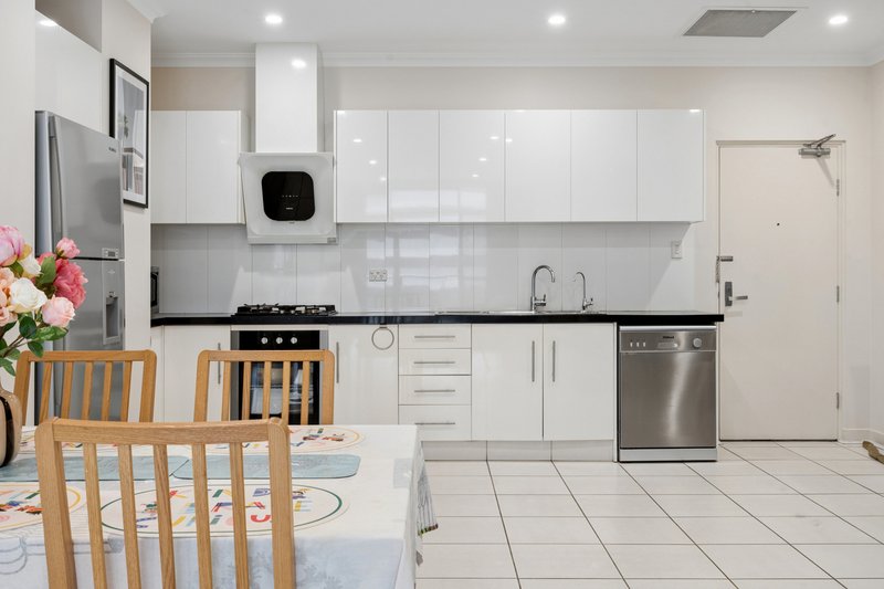 Photo - 906/39 Grenfell Street, Adelaide SA 5000 - Image 2