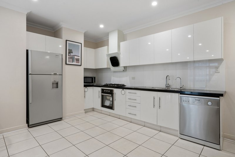 Photo - 906/39 Grenfell Street, Adelaide SA 5000 - Image 6